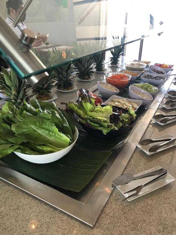 Viaggio Resort Mazatlan Ngoại thất bức ảnh A salad bar